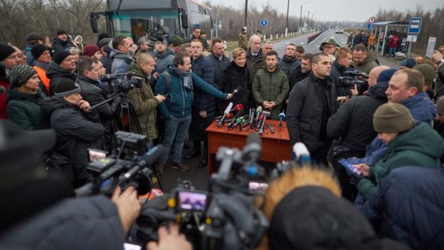Заняли часть украинской территории: Боевики уже разгуливают по Станице Луганской