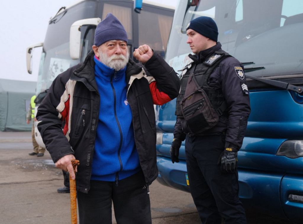 Украина и "Л/ДНР" провели большой обмен пленными: все подробности, фото и видео
