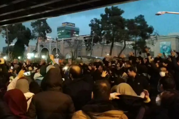 Протесты в Иране из-за авиакатастрофы самолета МАУ: новые видео