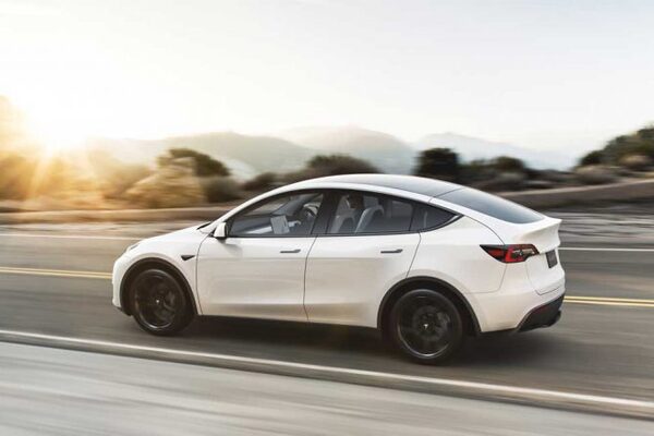 Новый электромобиль Tesla побил мировой рекорд еще до выхода