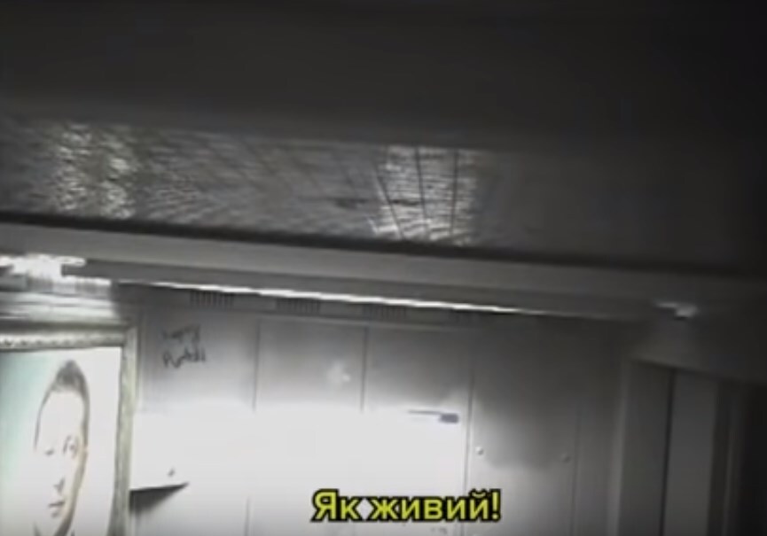 "Это что?!" Портрет Зеленского в лифте ошарашил украинцев. Забавное видео