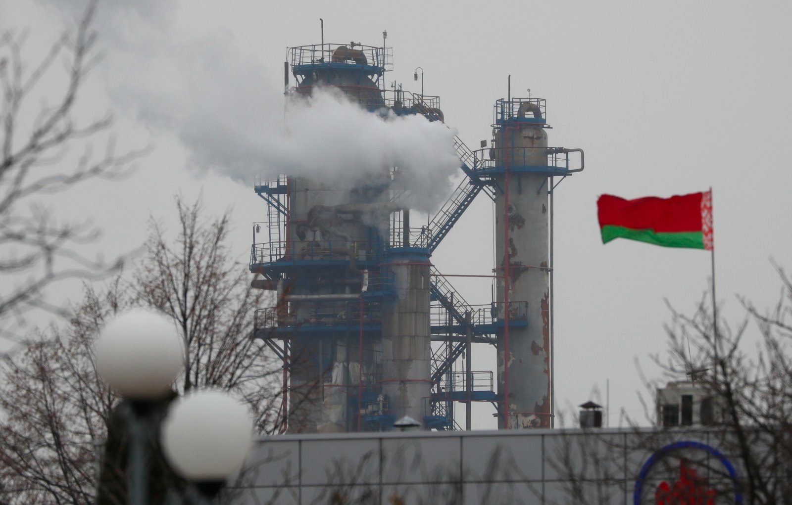Больше четырёх не брать. Беларусь выкрутила руки РФ в спорах о ценах на нефть