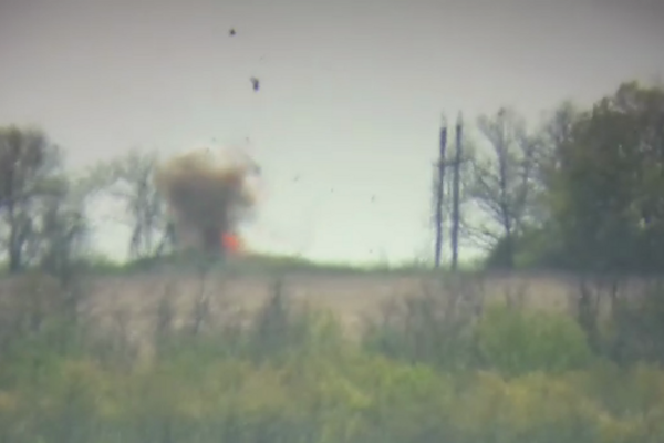 ВСУ на Донбассе взорвали командирский внедорожник террористов. Видео