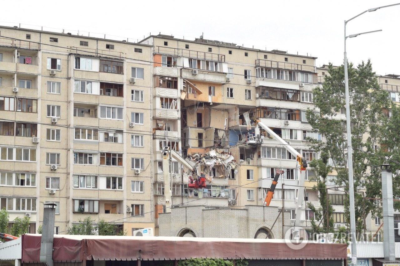 В многоэтажке Киева прогремел мощный взрыв. Разрушено 4 этажа. Есть жертвы
