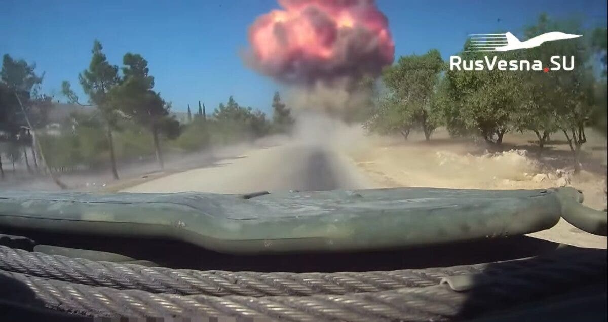 Колонну российских военных в Сирии взорвал смертник: Видео