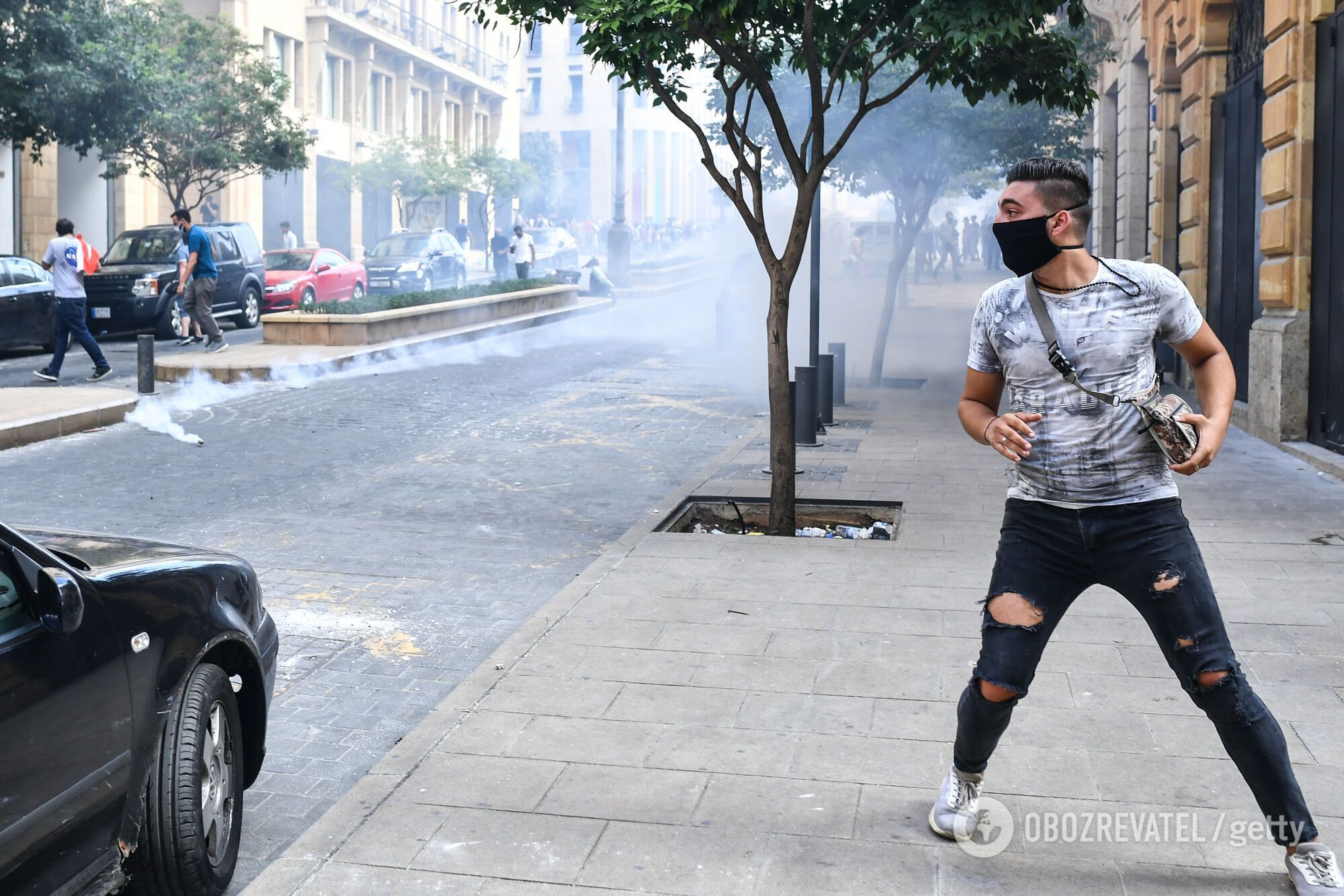 В центре Бейрута начались столкновения: в ход пошли слезоточивый газ и камни.