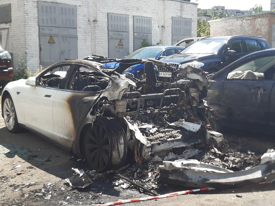 Легендарная Tesla. За что Богдану сожгли машину? (Видео)