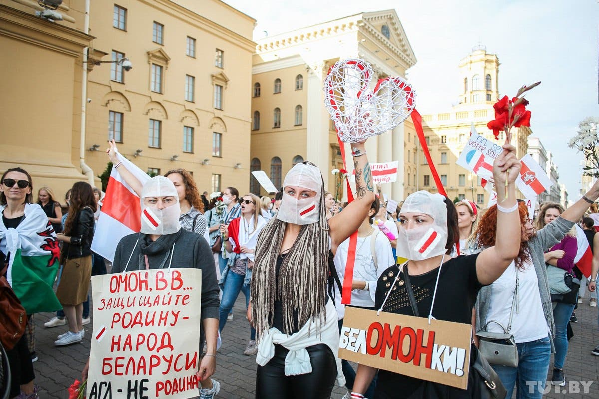 Несколько тысяч женщин вышли на «Марш мира» в Минске