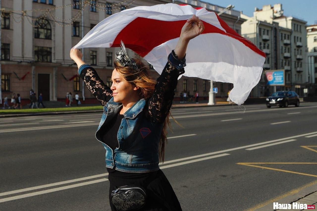 В Минске женщины вышли на марш против Лукашенко, начались задержания. Видео