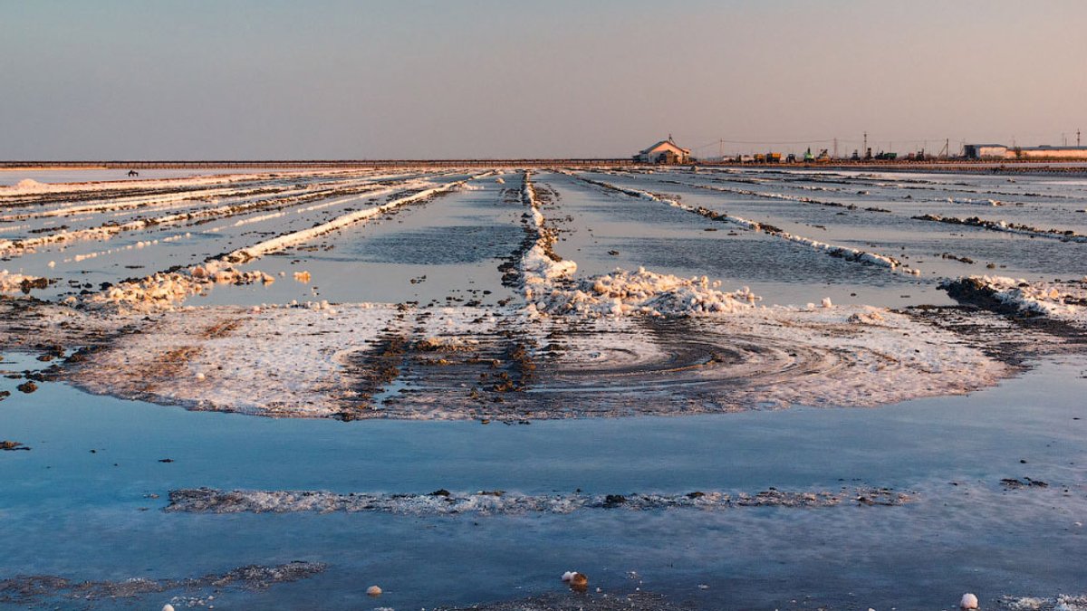 Крым превратится в солончак, вызов дождя и опреснение воды не помогут, – гидрогеолог Юрий Медовар