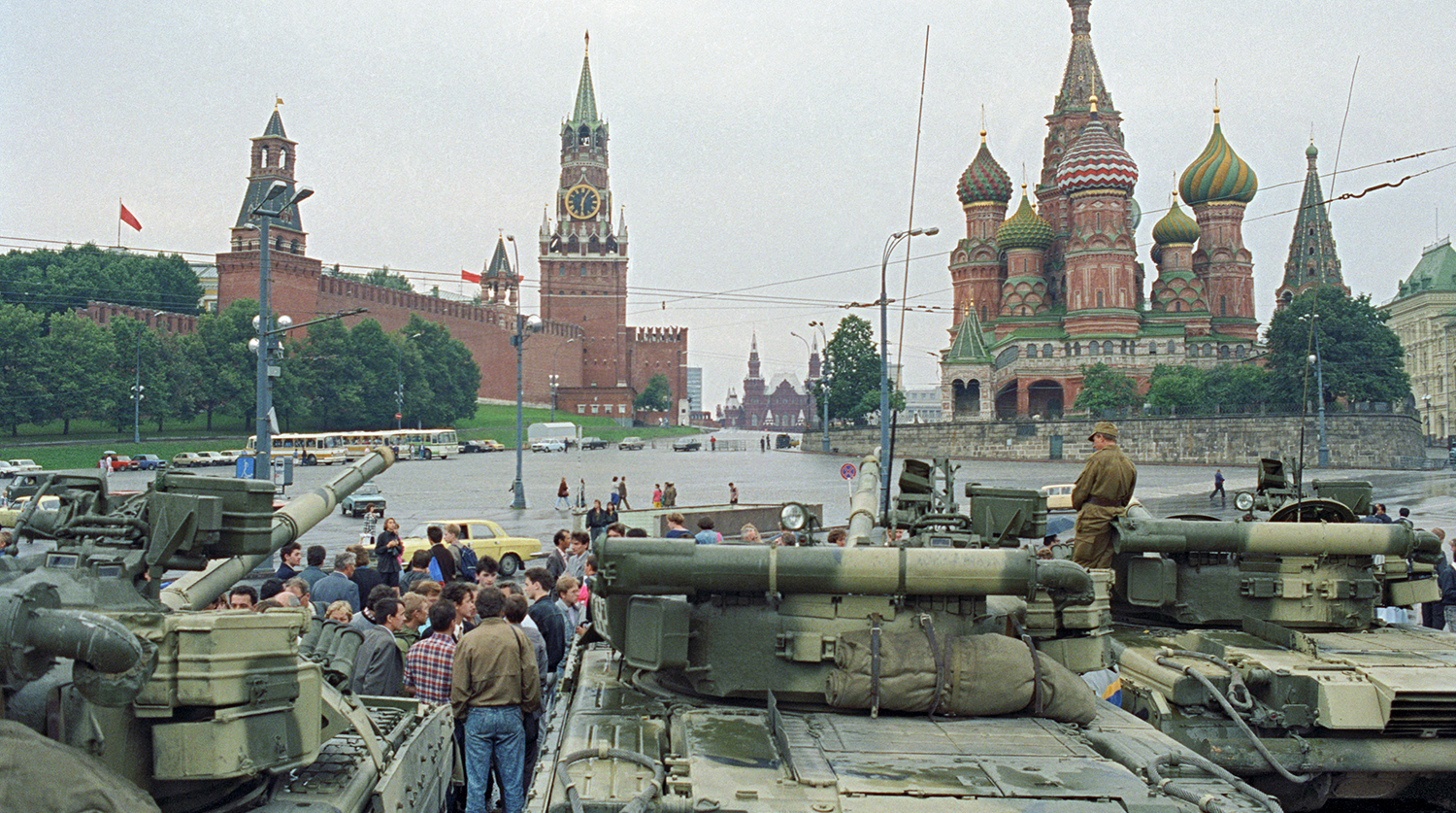 Танки и расстрел Думы в Москве 27 лет назад: как это было. Фото, видео
