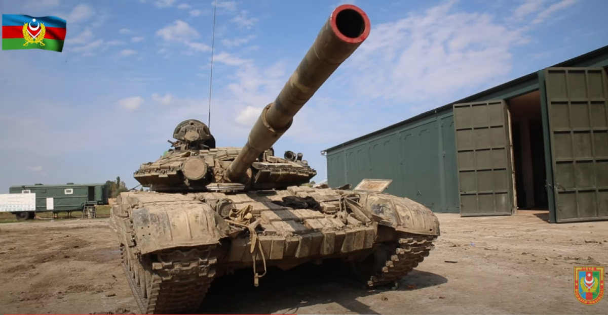 Отступление Армении из Карабаха: Азербайджан захватил целый ангар с танками "Т-72"