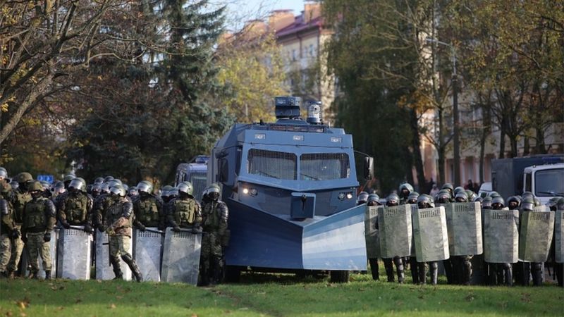 Беларусь вышла на "Партизанский марш": силовики стреляли резиновыми пулями, прошли задержания