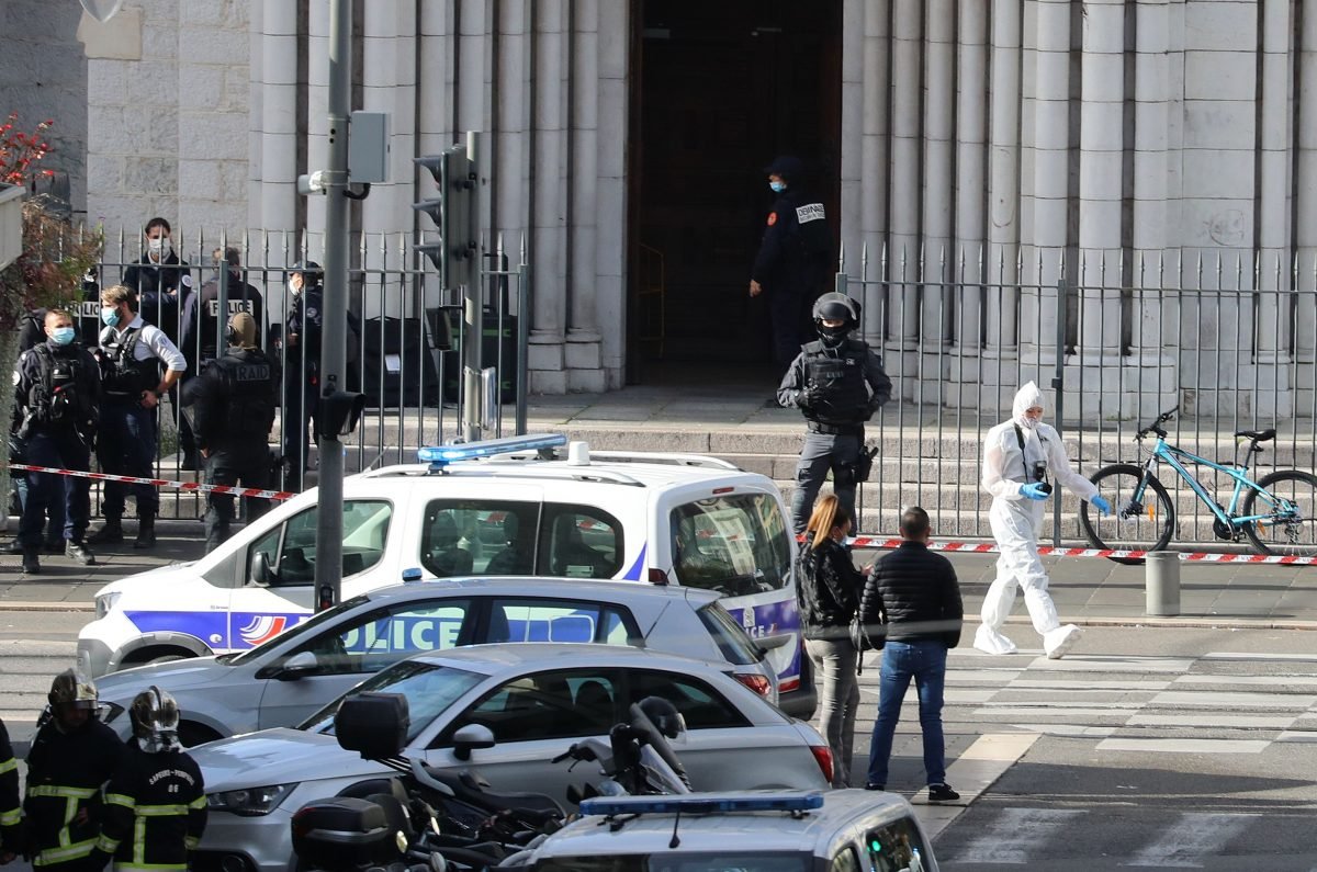 Францию охватили теракты: в церкви трое убитых. Все детали, фото и видео