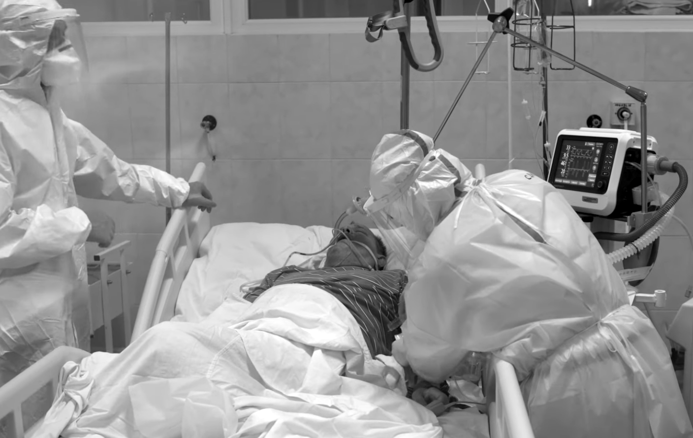 Медсестра устроилась на заправку, врач умер без лекарств: правдивые истории о COVID-19