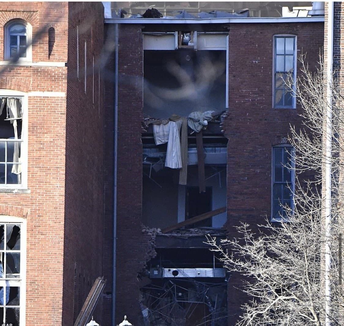 ⚡ В США террористы взорвали мощную бомбу, разрушены здания. Фото и видео с места ЧП