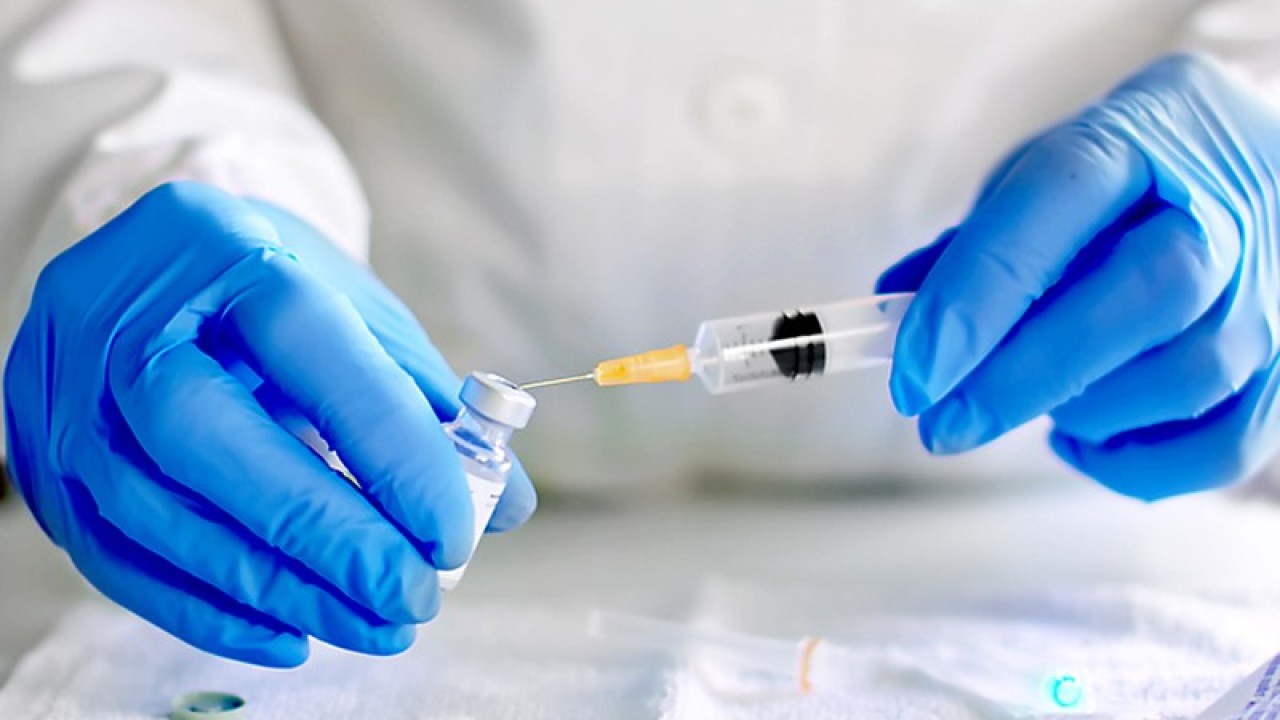 В США приблизились к завершению испытаний новой "одноразовой" вакцины от коронавируса