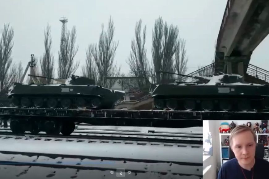 Эшелоны боевой техники ВС России с солдатами стягивают в Крым - Кремль готовится к большой войне, видео