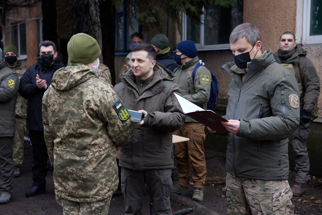 Зеленский посетил Донбасс и встретился с бойцами: фото с передовой