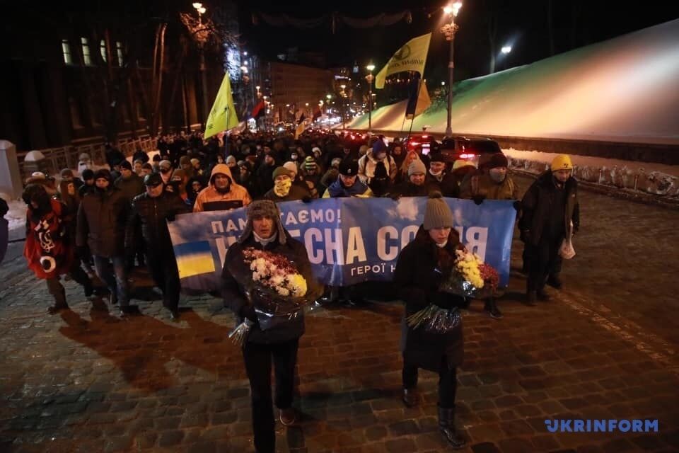 В Киеве в годовщину расстрела Майдана прошло шествие памяти Небесной Сотни