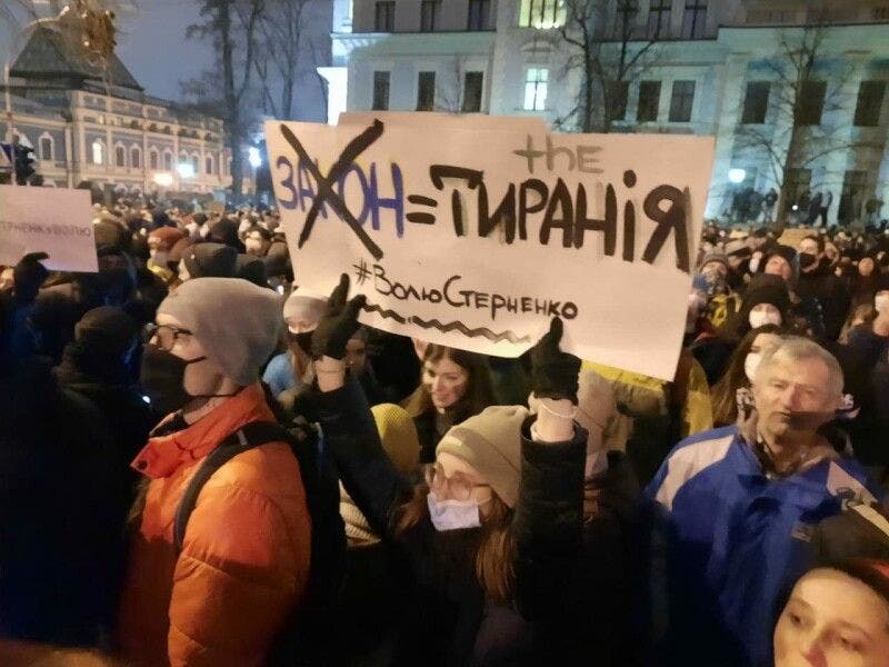❗️ Приговор Стерненко: По всей стране начались протесты. Под ОП стычки, в ход пошел газ