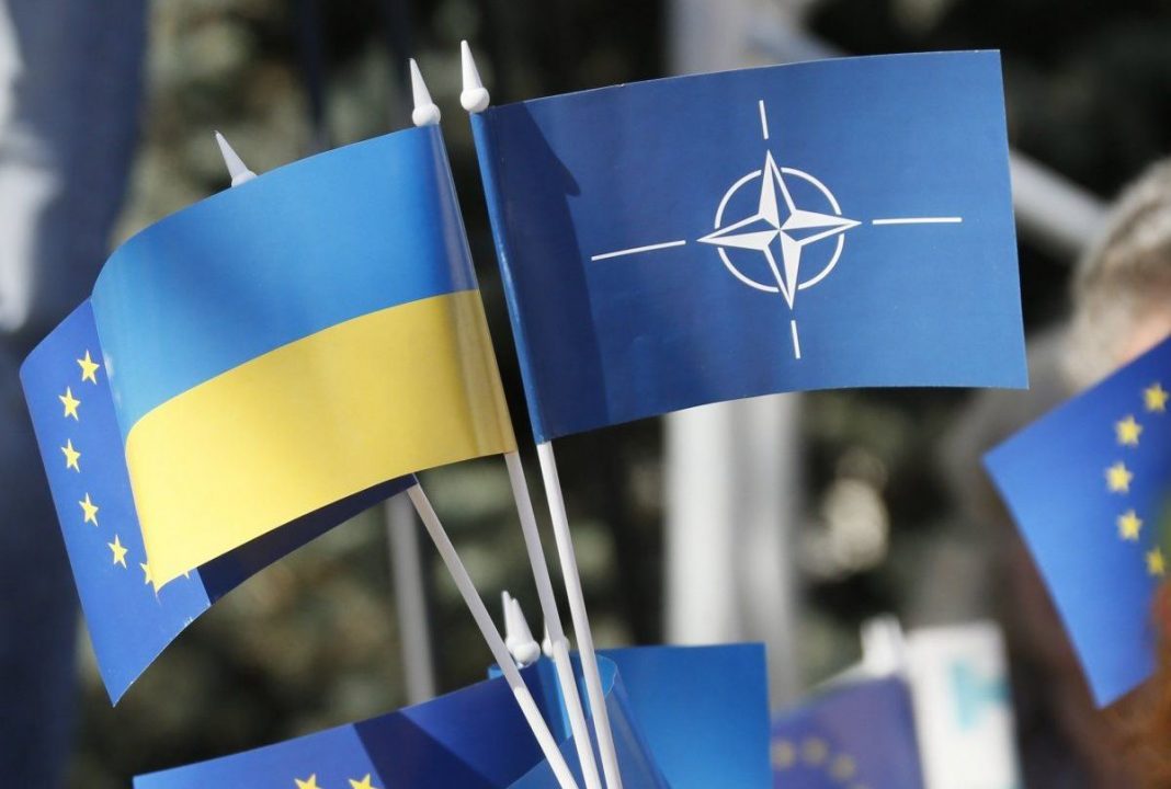 Большинство украинцев поддерживает присоединение Украины к Евросоюзу и НАТО – опрос