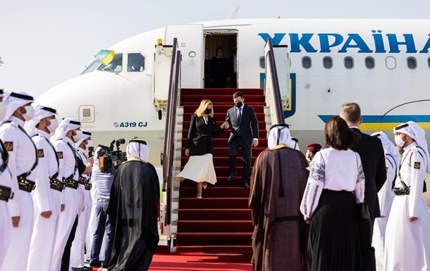 В Катар уже летал один украинский президент – Виктор Янукович. И его тоже тогда никуда не приглашали