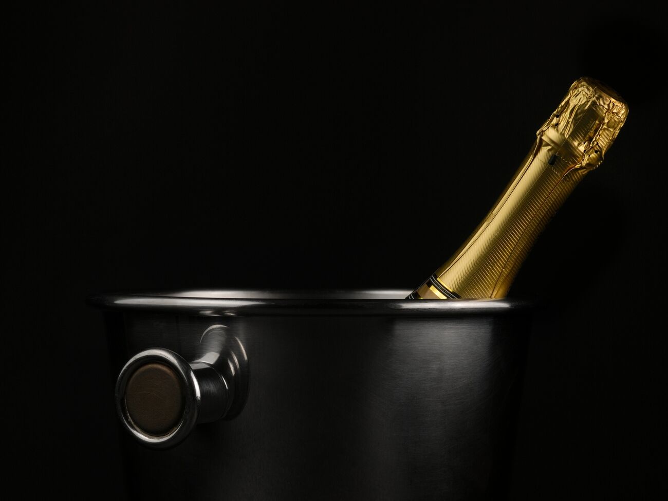 Комитет вин Шампани призвал остановить поставки шампанского в Россию