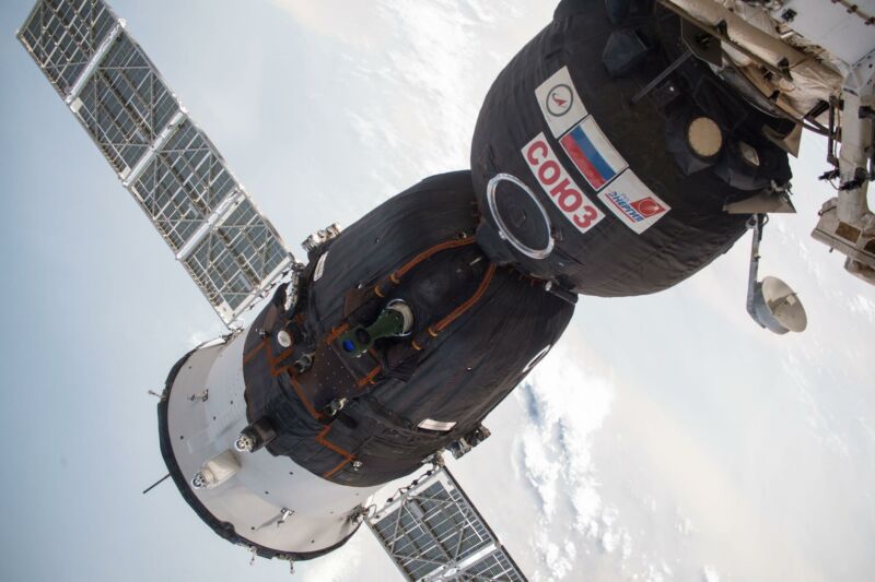 Рогозинские додумались обвинить американскую астронавтку, что она якобы сверлила дрелью дыры в российском модуле МКС