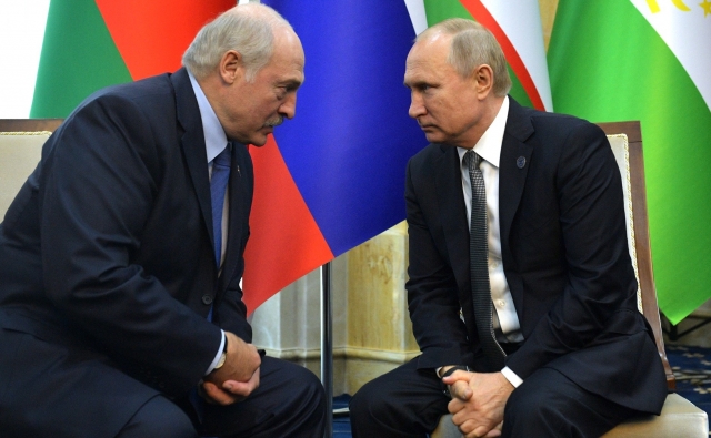 Новый кредит, дешевый газ и авиаперелеты: что еще посулил Путин Лукашенко на встрече в Кремле
