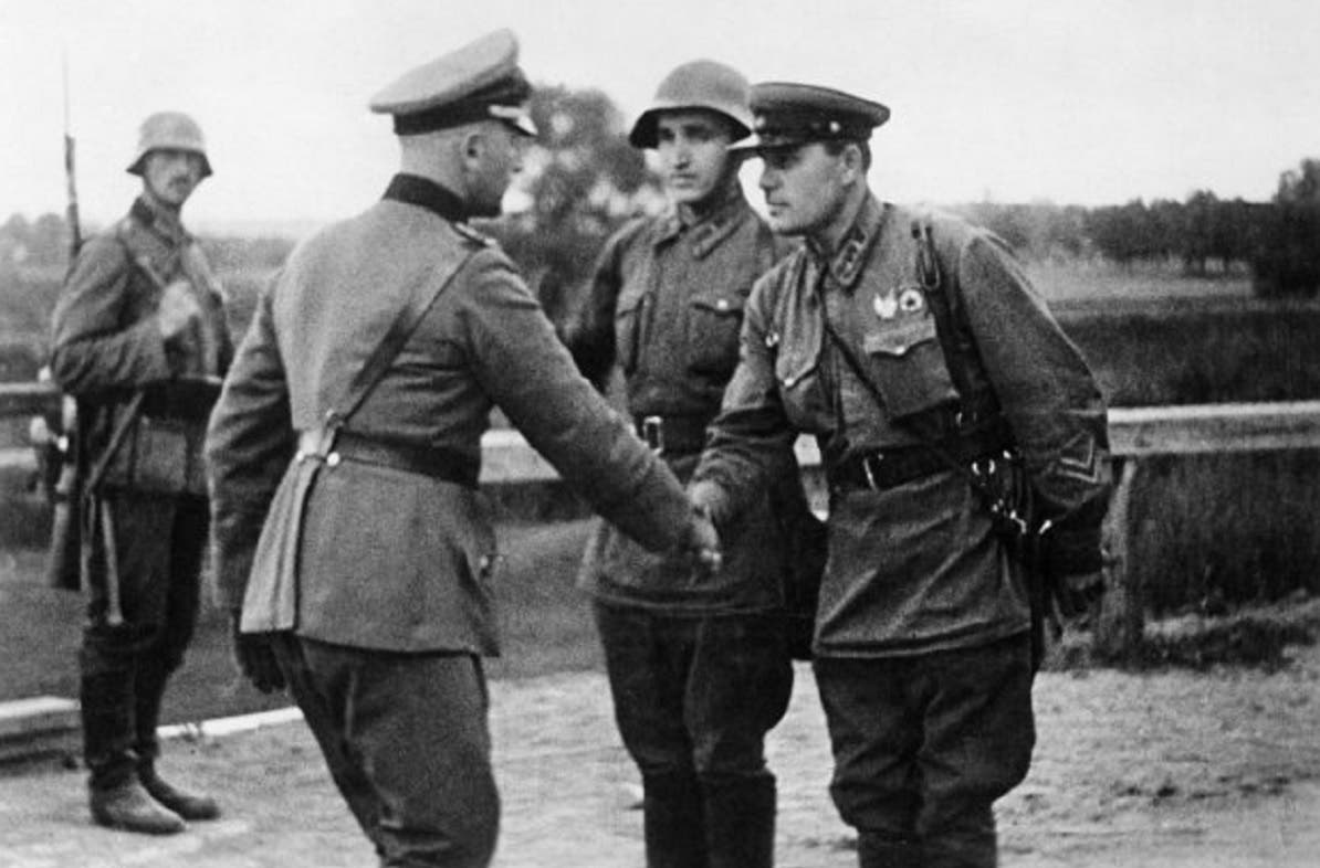 Российский МИД решил радостным твитом напомнить россиянам об оккупации Польши