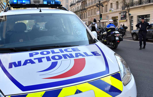 Во Франции задержали летчика, который собирался врезаться на самолете в Нотр-Дам-де-Пари
