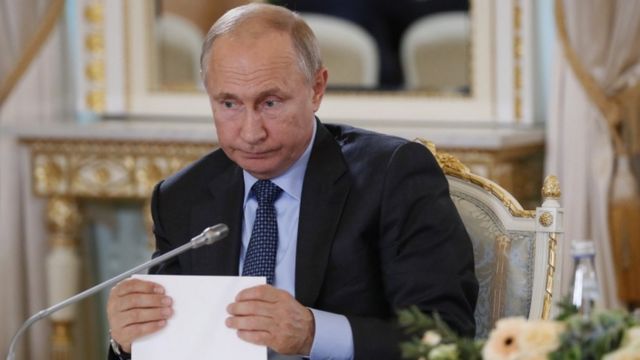 «Он просто уже всех достал» Путин теряет рейтинг - опрос (Видео)