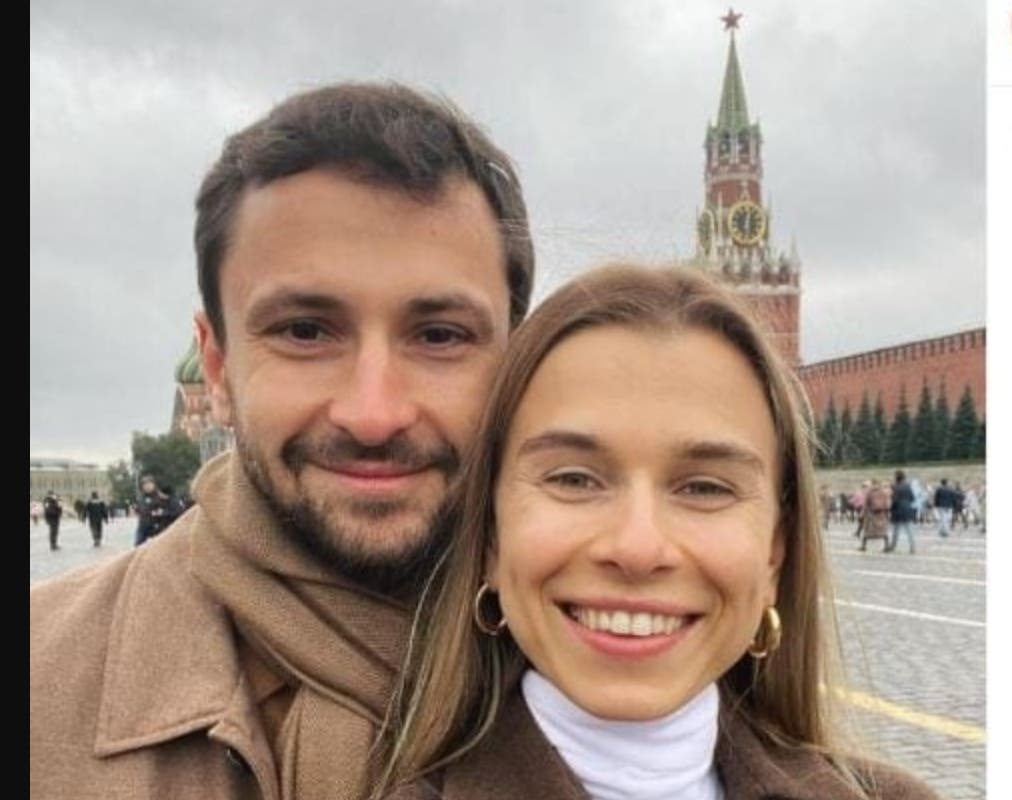 Сын Кернеса и сестра «слуги» позировали под Кремлем и дополнили фото анекдотом про бандеровцев