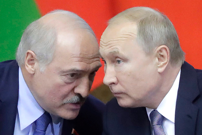 Лукашенко пообещал сесть за стол переговоров с Тихановской, если Путин сделает то же с "предателем" Навальным (Видео)