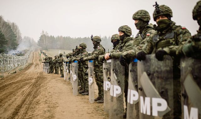 Погранохрана Польши: Белорусские власти готовят специальные лестницы для преодоления ограждений на границе