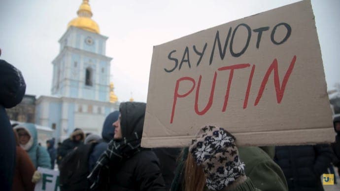Перед переговорами России с НАТО в Киеве прошла акция «Скажи Путину — нет»