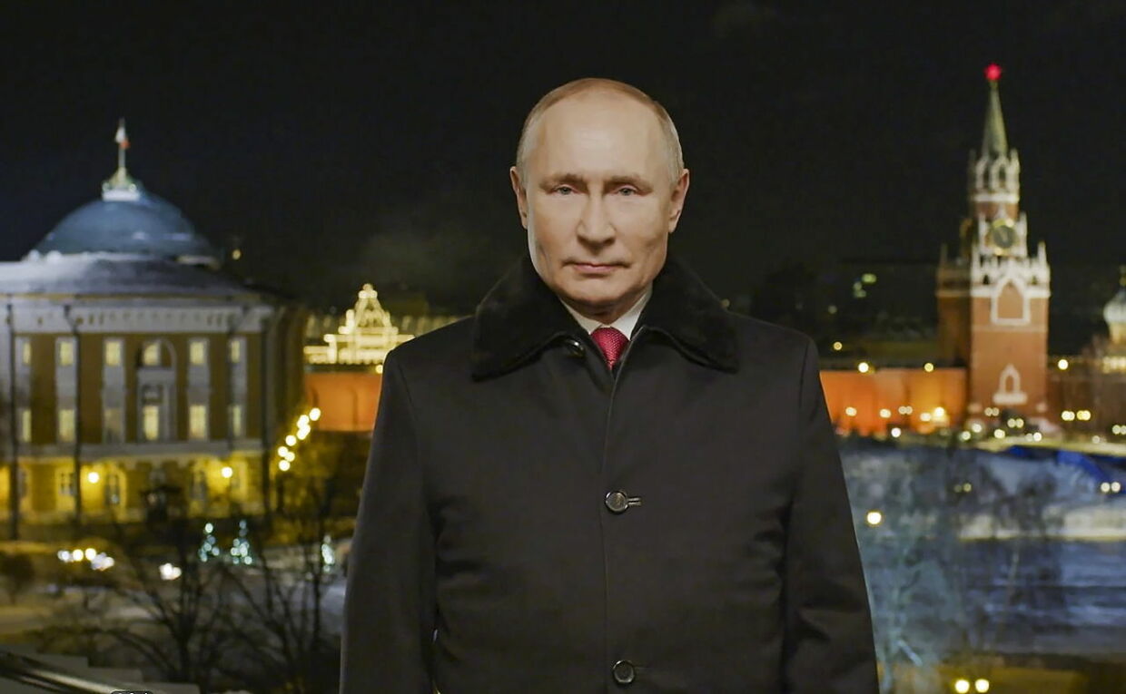 Виноват туалет: политолог объяснил странный вид Путина во время новогоднего обращения