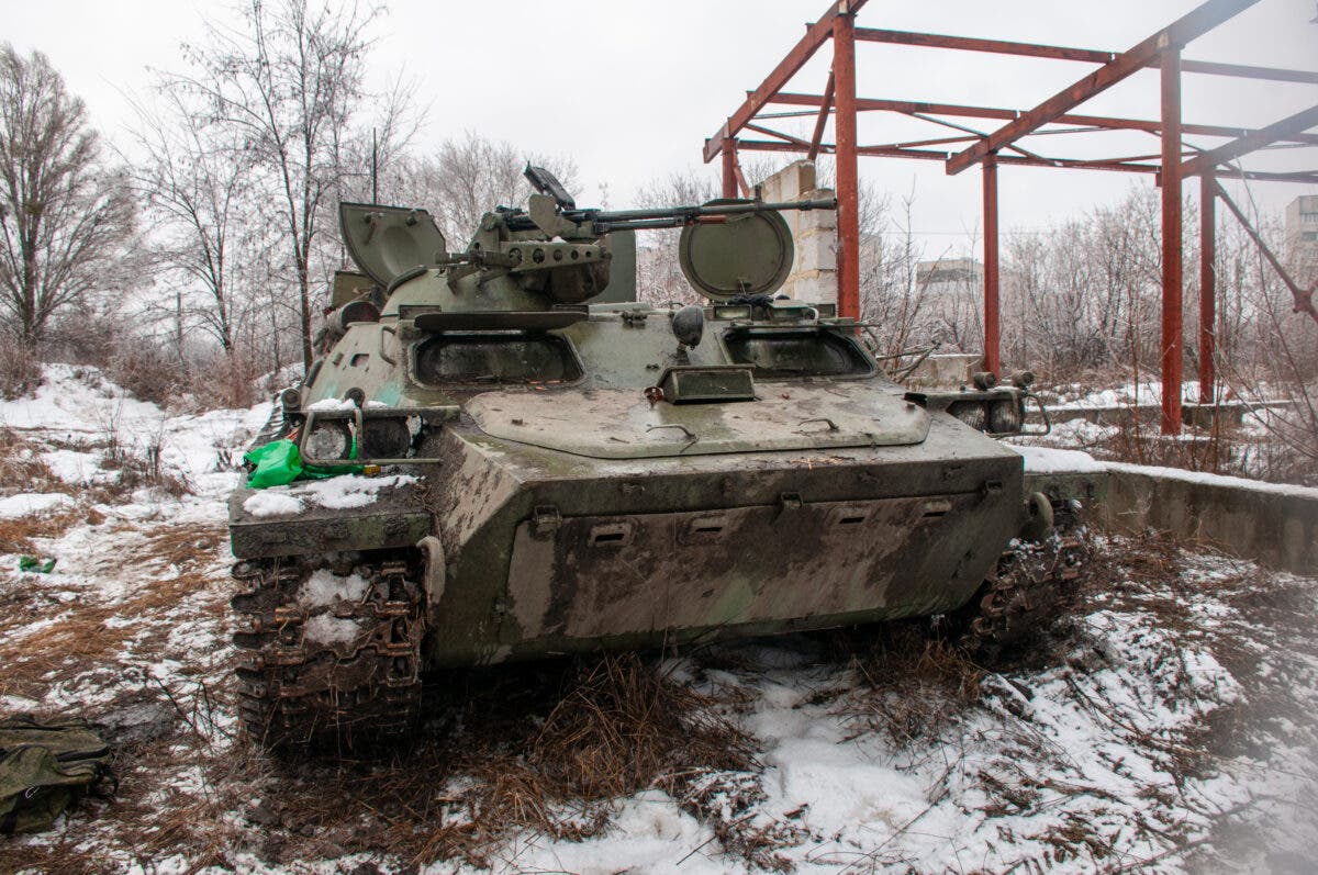 Желающим защищать Киев выдано более 25 000 автоматов и 10 млн патронов. Военные призывали гражданских останавливать врага: что делать