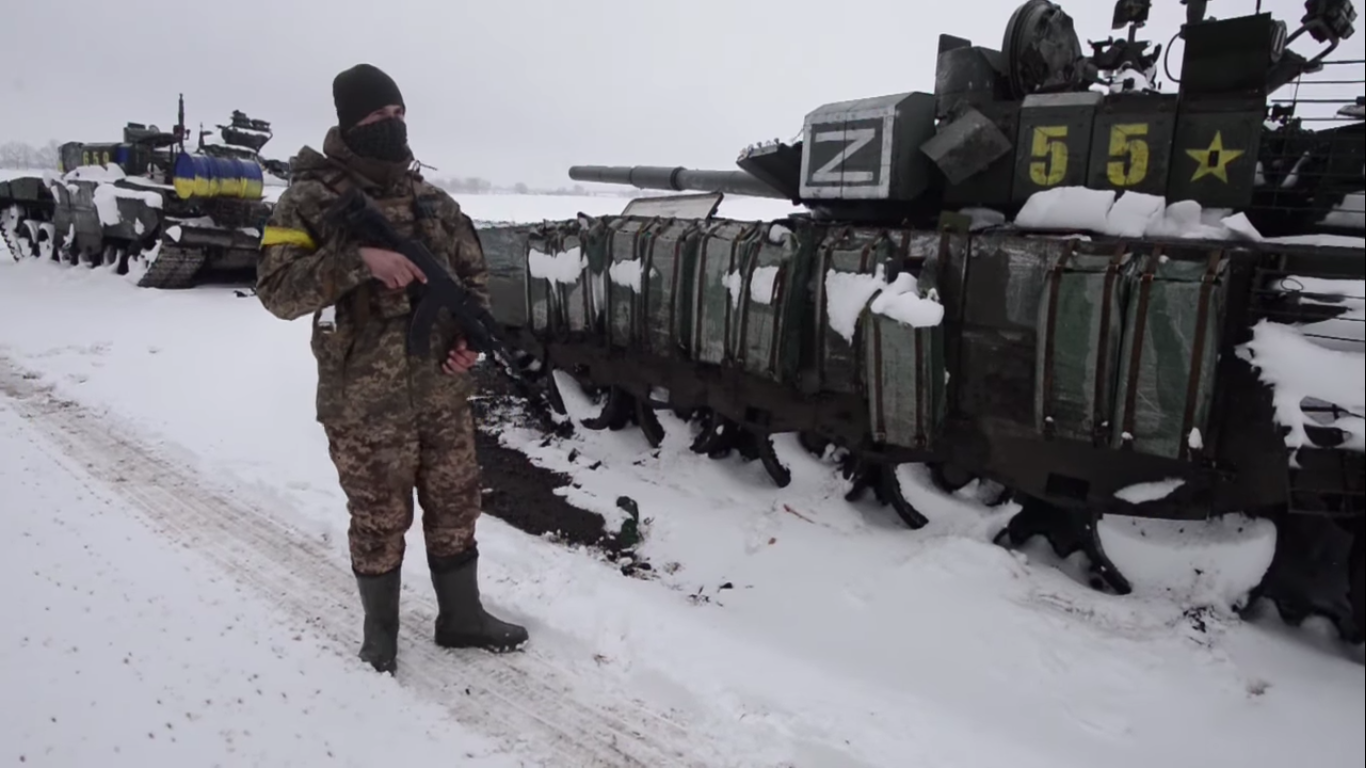 ВСУ и партизаны устроили засаду на колонну оккупантов: "затрофеили" 30 броневиков и новейших танков