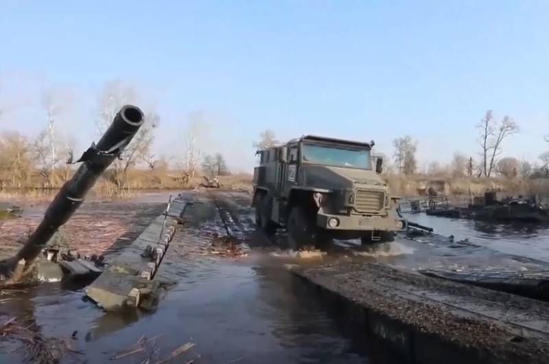 ВСУ уничтожили понтонную переправу оккупантов через Северский Донец, идет зачистка. Видео