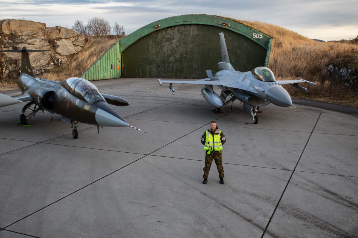 СМИ: Киев просит НАТО учить летчиков ВСУ управлять западными самолетами