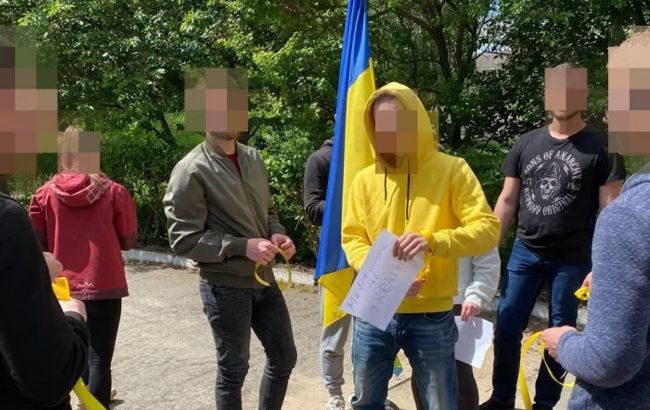 В захваченном Мелитополе жители устроили митинг в поддержку Украины