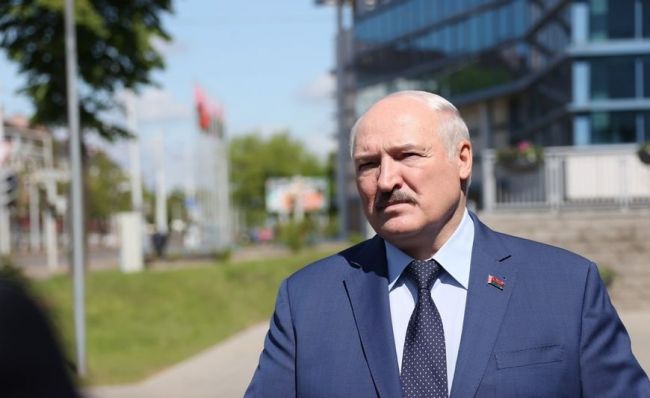 "Снесут головы любому": Лукашенко считает, что между Зеленским и ВСУ началось противостояние