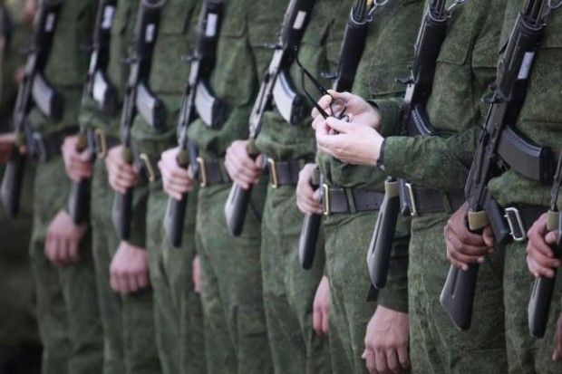 Расстрел или в подвал: женщина из "ДНР" рассказала, как "агитируют" на контракт в ВС РФ