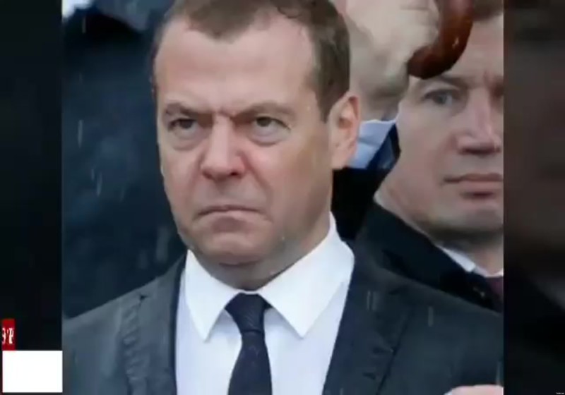 Вчера вечером была предотвращена попытка суицида бывшего президента России Дмитрия Медведева