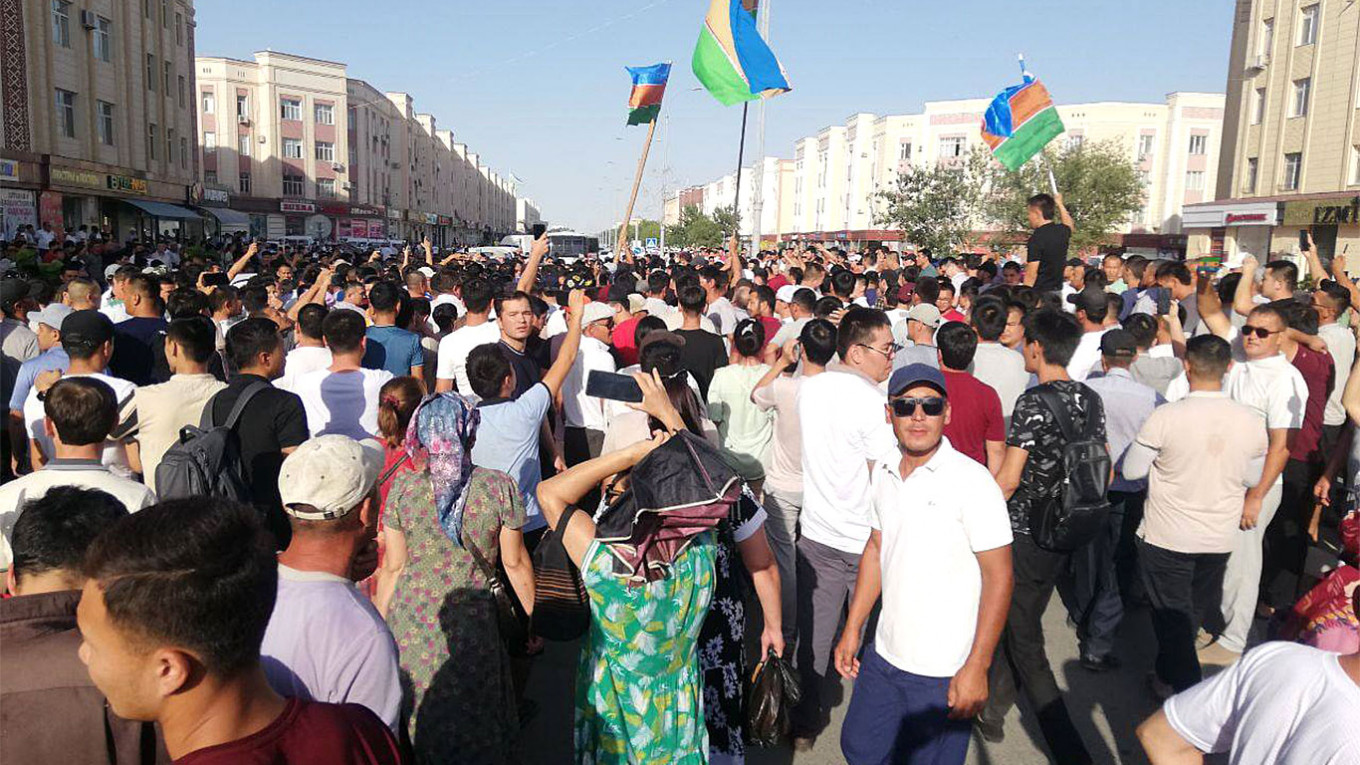 В Узбекистане начались массовые протесты, введен спецназ Нацгвардии (Видео)