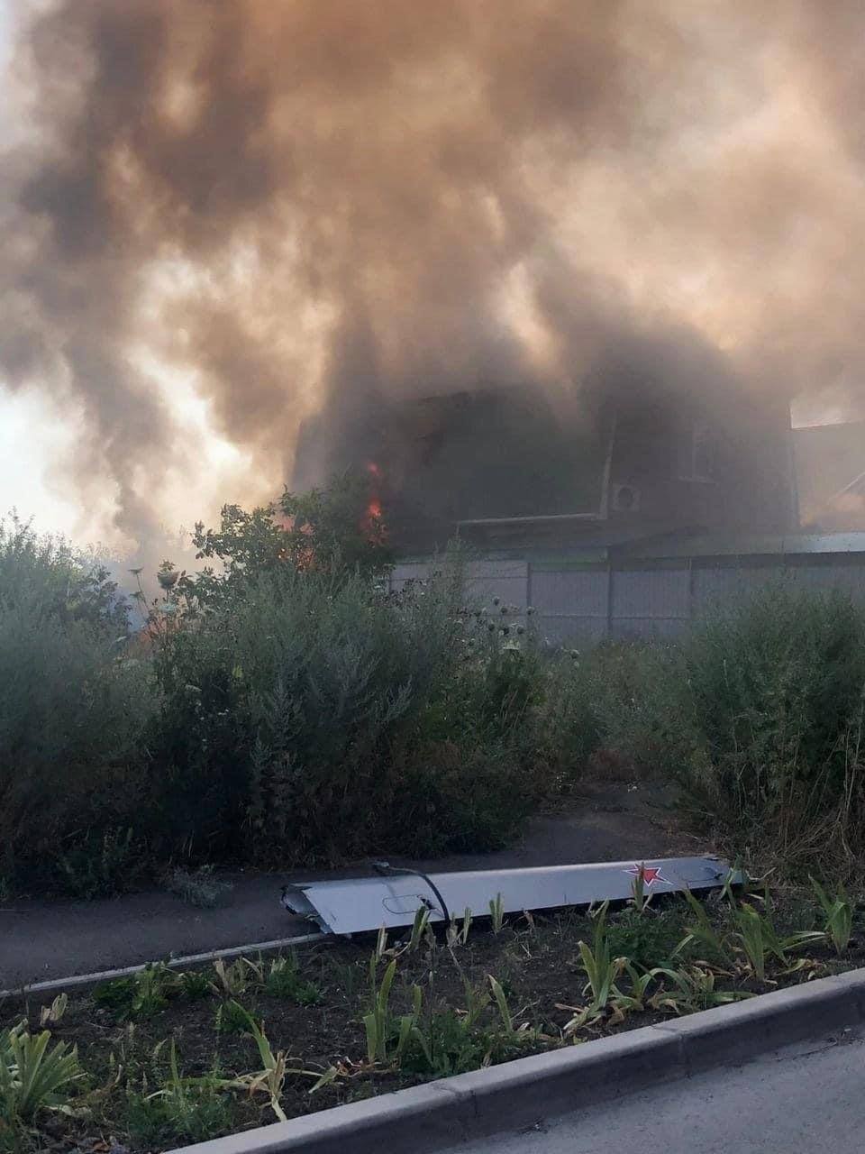 В российском Таганроге беспилотник за $7 млн рухнул на жилой дом: фото и видео