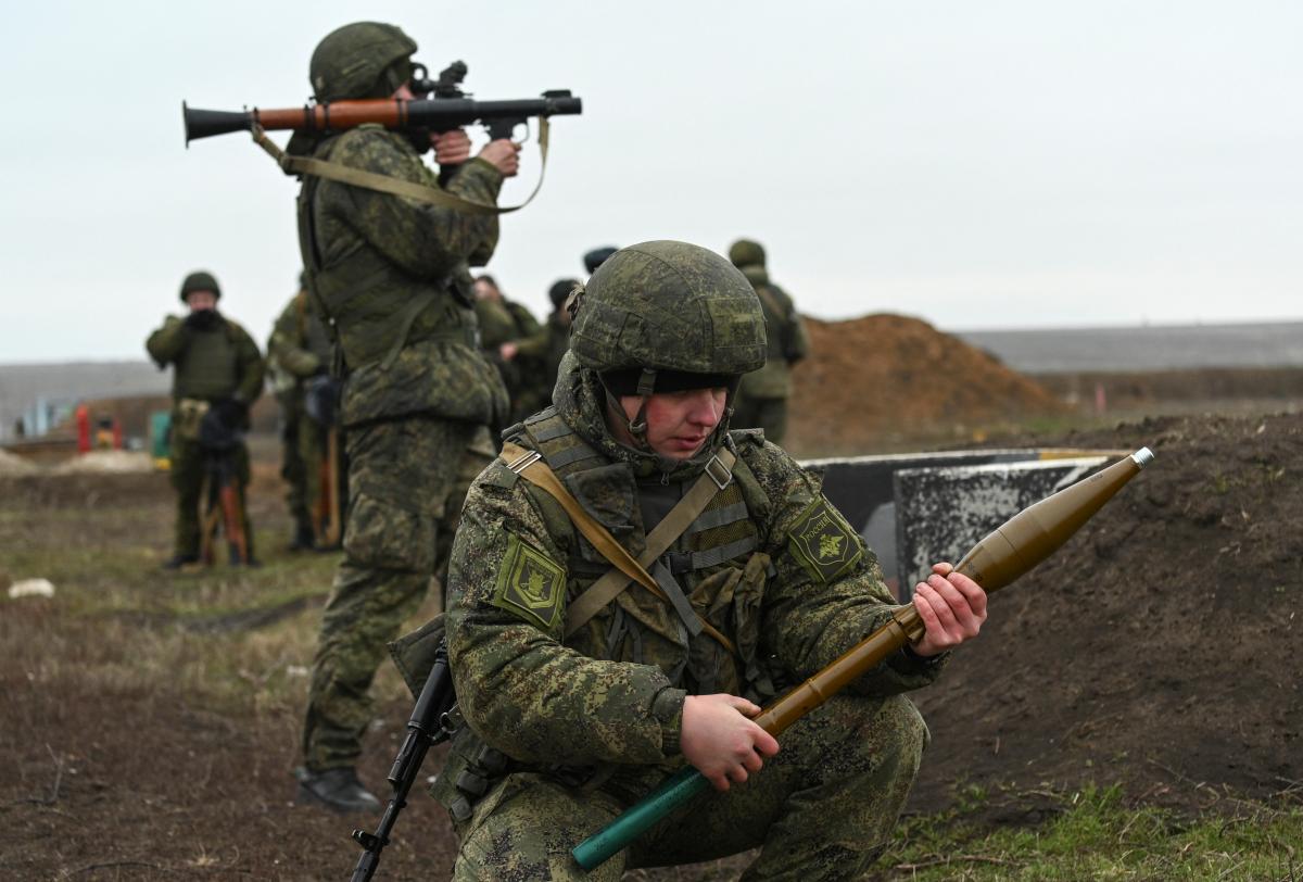 Россияне разбомбили батальон "ДНР" в Донецкой области (аудио)