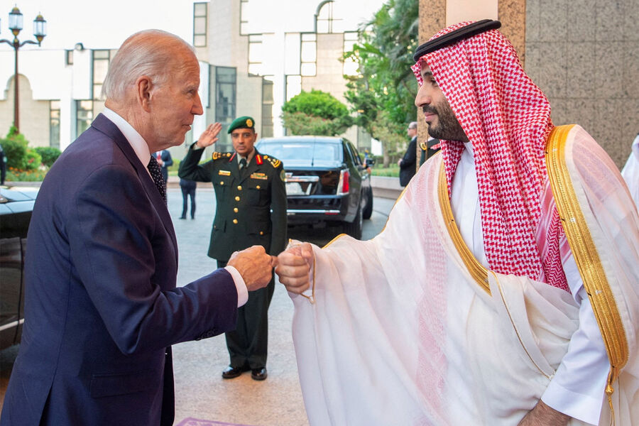 Байден впервые встретился с принцем Саудовской Аравии назвал его ответственным за убийство Хашогги